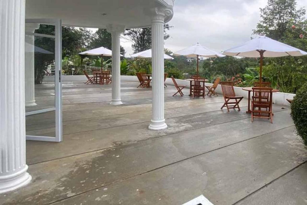 Reddoorz Plus @ Megamendung Puncak 2 Bogor Exteriör bild